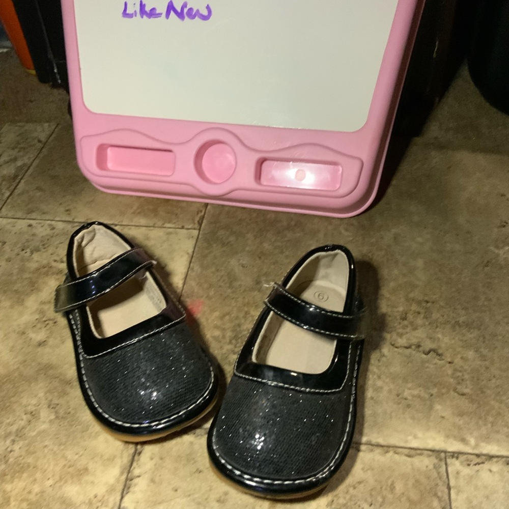Wee Squeak Mary Jane style black glitter toddler size 6 new condition.
